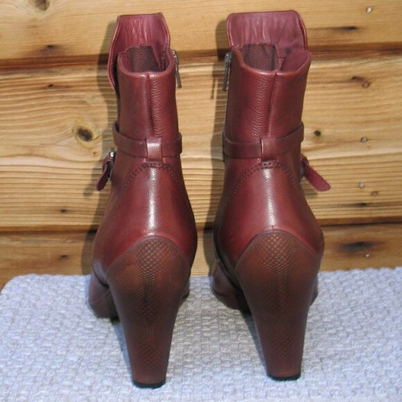 NWOB Ecco Sculptured Ankle Boots - Picture 7 of 13